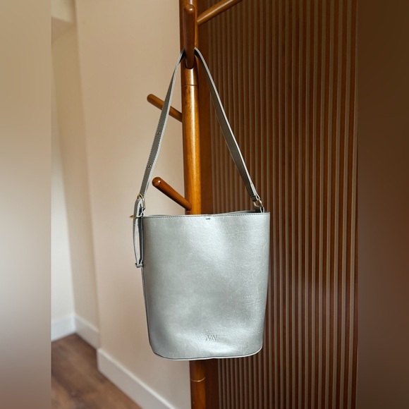 MATT and NAT | Azur vegan Bucket bag - Picture 4 of 6
